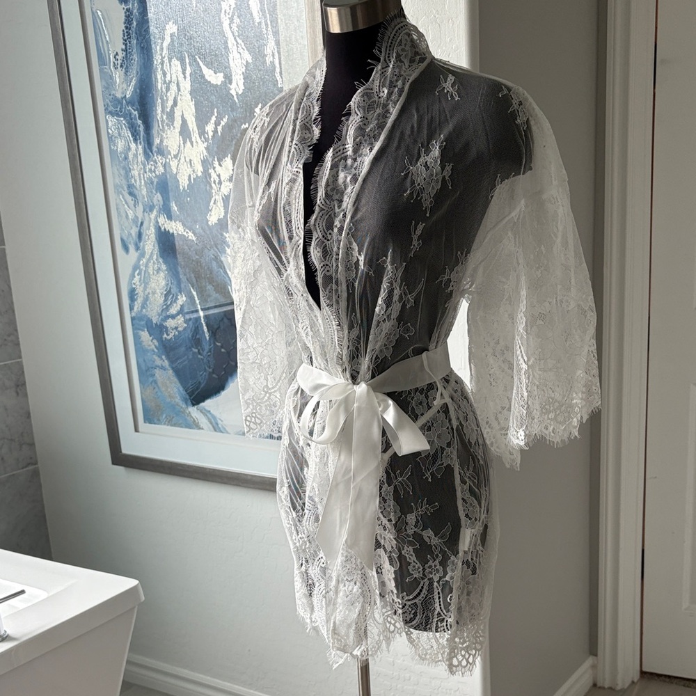 Elegant White Lace Robe Set